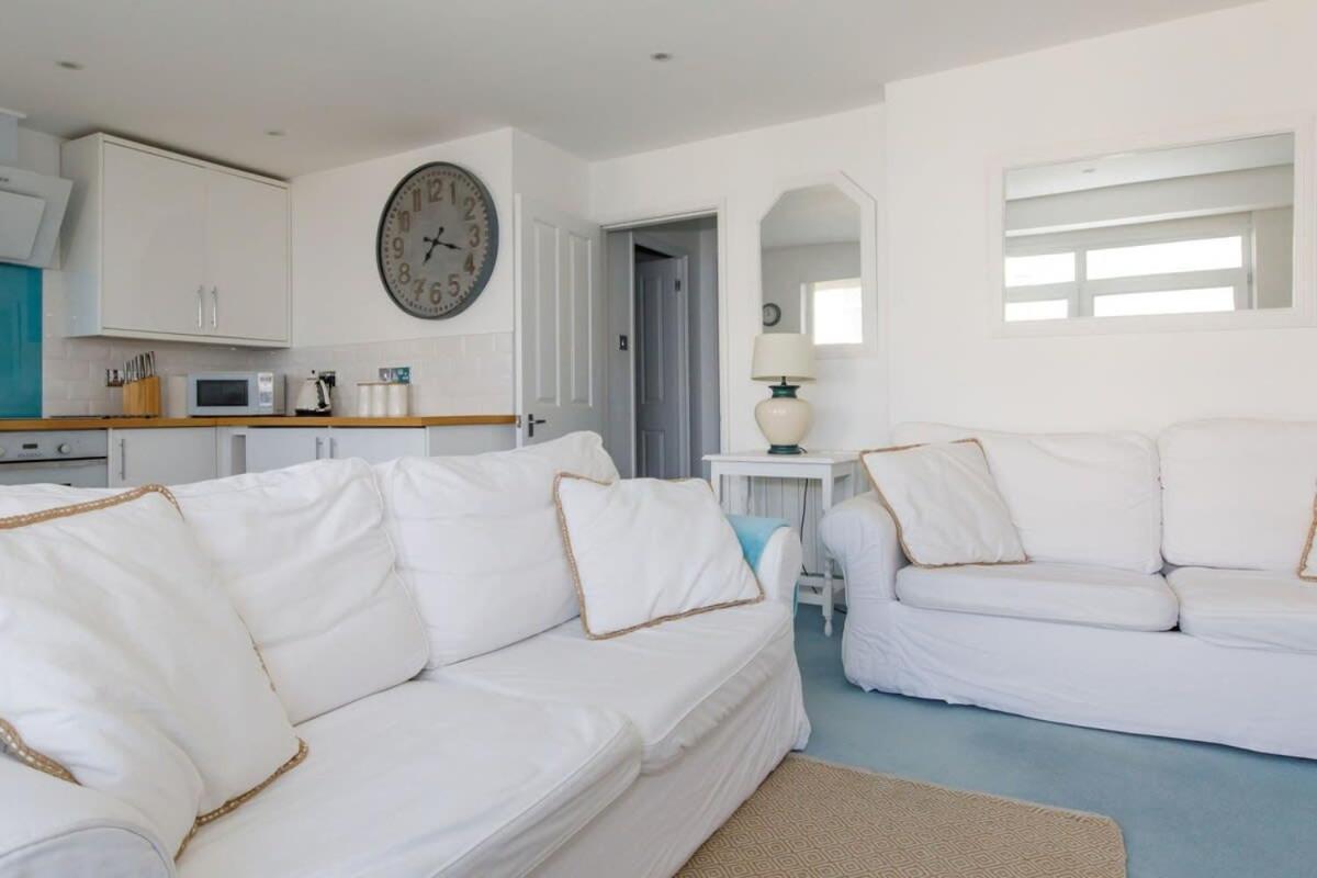 Two Bed Seafront Escape In East Wittering Apartment Екстериор снимка